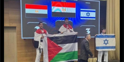Egyptian Black Belts Raising Palestinian Flag