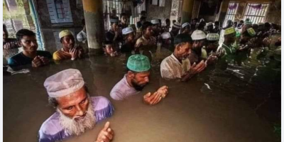 Muslims offering namaz