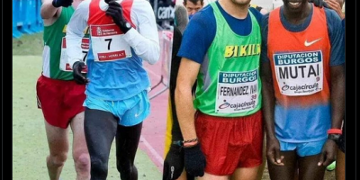 Spanish runner helping Kenyan