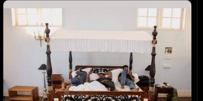 protesters in Bangladeshi presidential residence